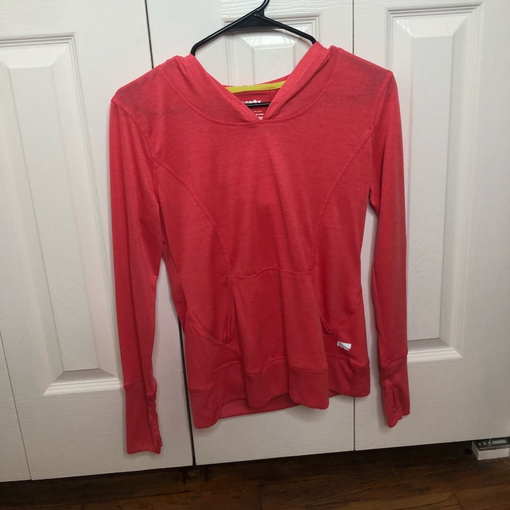 Women’s pink active wear sweatshirt!